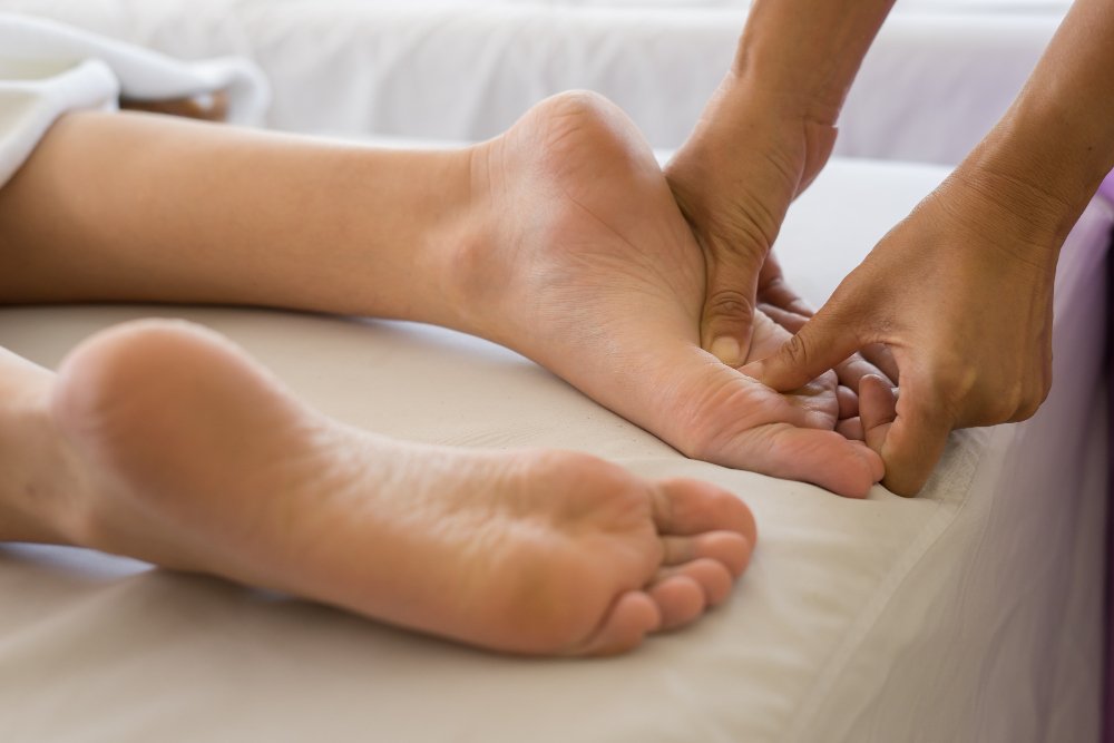 Why Choose a Local Reflexologist in San Luis Obispo Instead of a Spa Chain