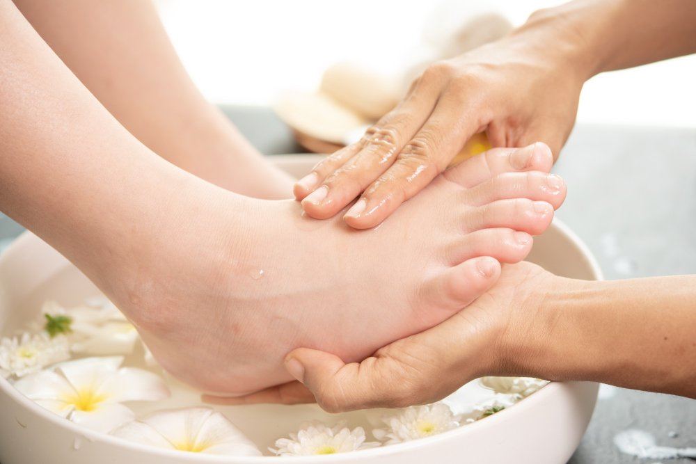 Why Choose a Local Reflexologist in San Luis Obispo Instead of a Spa Chain?